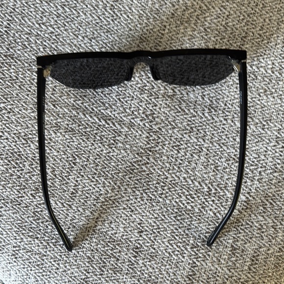 Quay Sunglasses - Picture 5 of 13